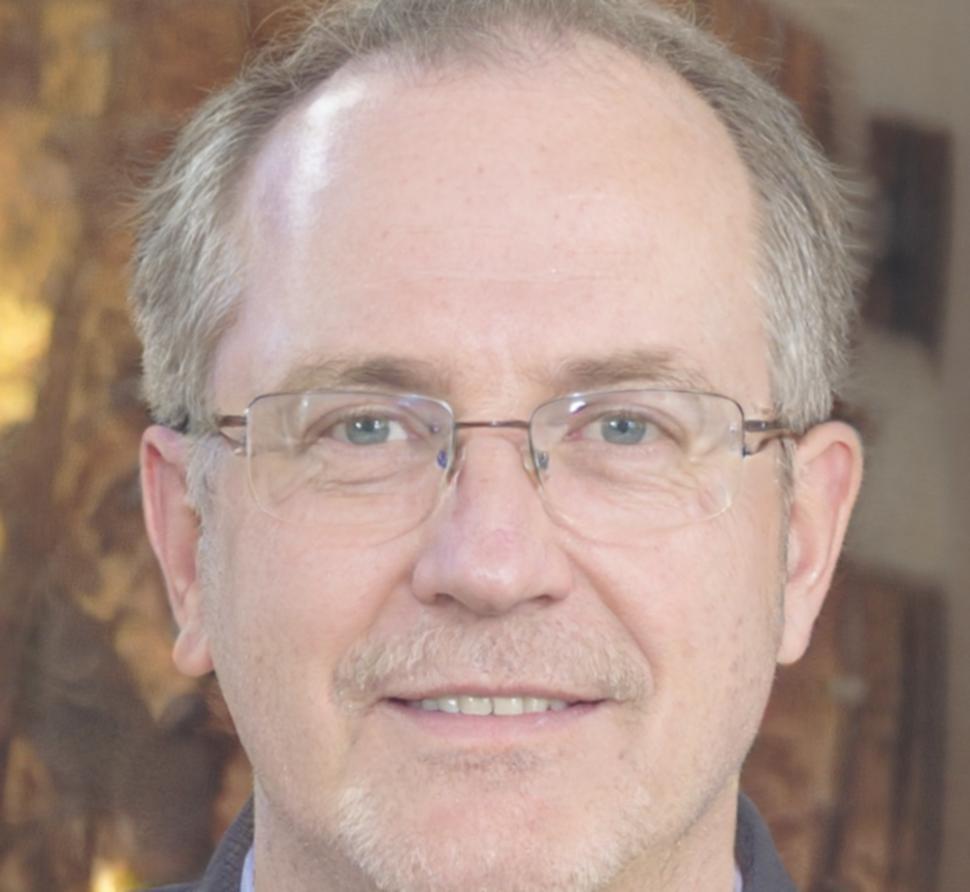 Portrait d'un expert financier senior de notre équipe, représentant le leadership et l'expertise de tralxenoeon